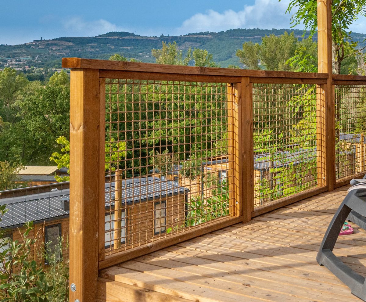 Barrière en filet pour terrasse bois