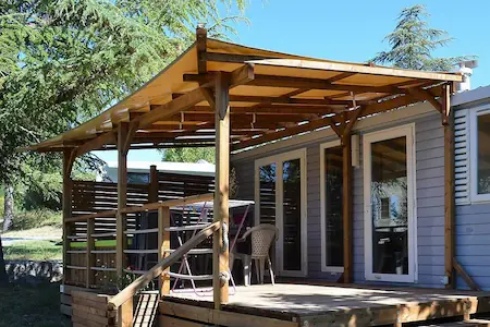 Terrasse couverte de mobil home avec pergola tradi voile