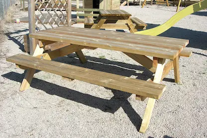 Table en bois pour aire de pique-nique